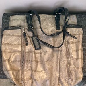 VeraWang tote/deep expandable side pockets 16-1/2”Lx 18-1/2”W 5” gusset